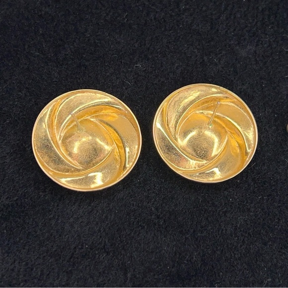 Vintage Avon  1987 Opulent Swirl Stud Earrings - Gold Tone Post Back Retro - Picture 4 of 7